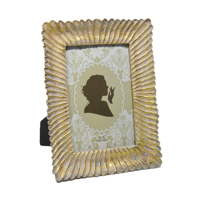 Retro aged gold photo frame, 4×6 inches, wave texture display piece